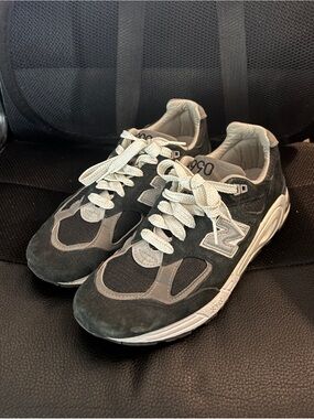 New Balance Men’s 990 v2